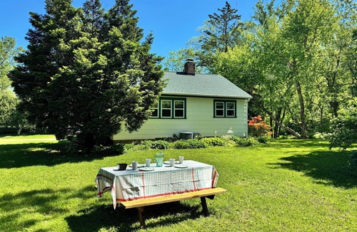 Galesville House | Beautiful Cozy Lake House on 2 & 1/2 acres!