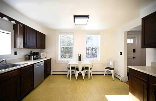 Eastern Vermont House | Beautiful Downtown 3 Bedroom 1 & 1/2 Bath/High Speed Internet/Cable/Desk