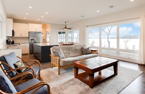 Lindstrom House | Beautiful home on North Center Lake