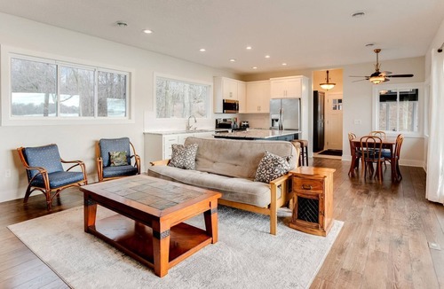 Lindstrom House | Beautiful home on North Center Lake