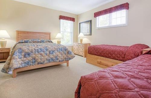 Jeffersonville House | Beautiful hotel in Vermont Smugglers Notch 2BD near Disc Golf Center