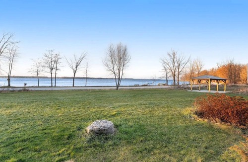 Isle La Motte Cabin | Beautiful Lake House with Private Beach on Lake Champlain