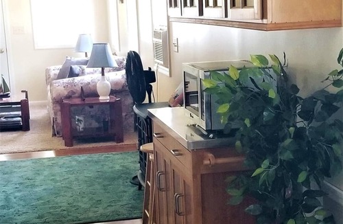 Alburg Cottage | Beautiful Lakefront Cottage
