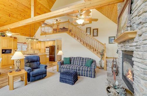 Wyoming House | Beautiful Linwood Lake Home 45 minutes from Minneapolis
