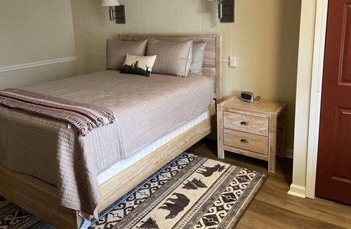 Lake Placid Cabin | Beautiful Lodging in the Heart of Lake Placid room 3/4