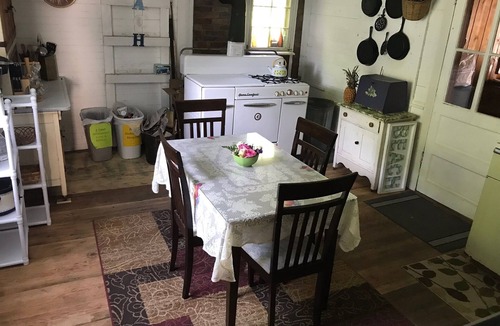 Huletts Landing House | BEAUTIFUL MOUNTAIN GETAWAY IN HULETTS LANDING, LAKE GEORGE NY