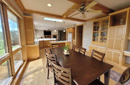 Rochester House | Beautiful, Private, Nature & Hot tub! 4 miles to Mayo