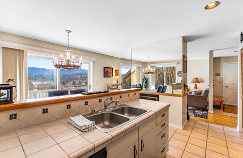Stowe Area Condo | Beautiful Stowe getaway w/shared pool/hot tub, balcony & wood-burning fireplace