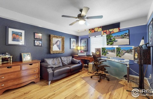 Lyons House | Beautiful villa with views to Stone Canyon and the Rocky Mountains
