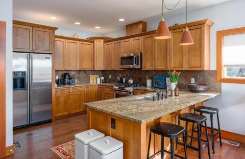 Eastsound House | Beautiful WaterViews, Pet-Friendly, Close to Town