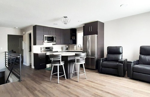 Rochester House | Beautifully Designed Space. 1 Mile to Mayo Clinic.