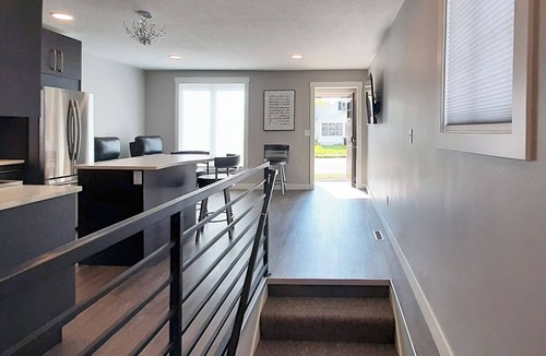 Rochester House | Beautifully Designed Space. 1 Mile to Mayo Clinic.