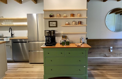 West Hartford House | Beautifully renovated with fireplace and coffee bar