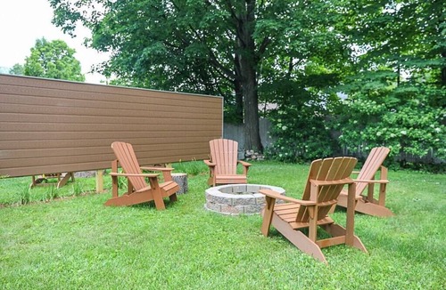 Ludlow House | Beautifully Village Home, Short Walk to Restaurants, Shops, On Shuttle Route