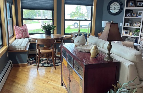 Alburg Bed & Breakfast | Bed & Breakfast on Lake ChamplainnTwo private rooms in a lake front retreat!