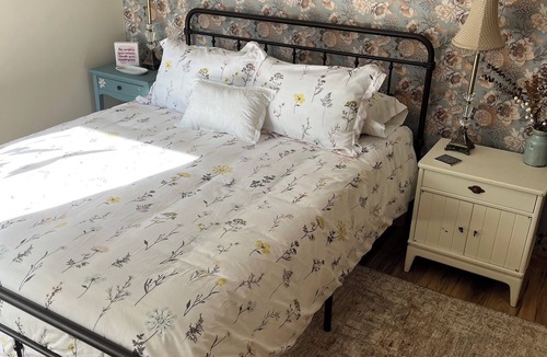 Alburg Bed & Breakfast | Bed & Breakfast on Lake ChamplainnTwo private rooms in a lake front retreat!