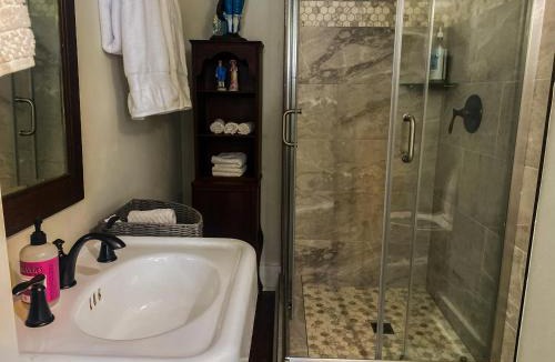 Edwardsburg Bed & Breakfast | Bed & Breakfast private room and bath
