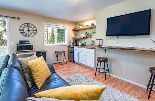 Corvallis House | Bella: luxury, spacious 5 BR, game room, fire pit