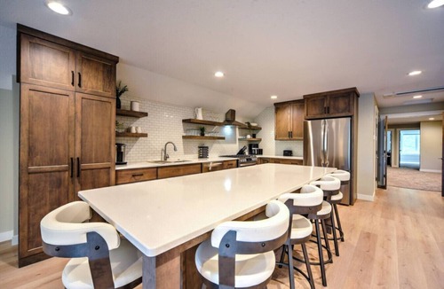 Markville Apartment | Berg Lake Barndo - Luxe Retreat on Berg Lake