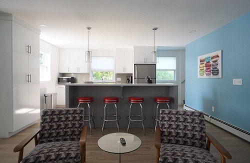 Pittsfield House | Berkshire Lake Beauty-Modern Amenities On The Lake