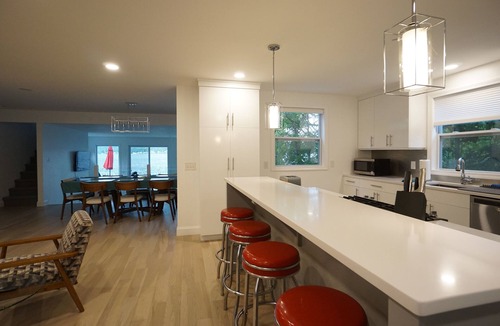 Pittsfield House | Berkshire Lake Beauty-Modern Amenities On The Lake