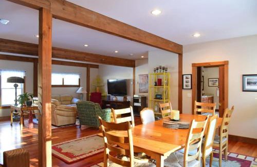 New Marlborough House | Berkshire Vacation Rentals: Peaceful Post and Beam Loft Sleeps 9