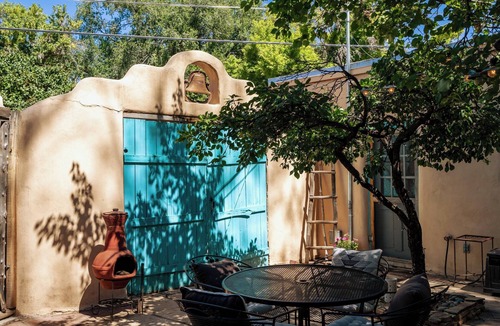 Historic Eastside Apartment | Besos Casita on Canyon Rd, near Park, Historic East Side, with driveway parking