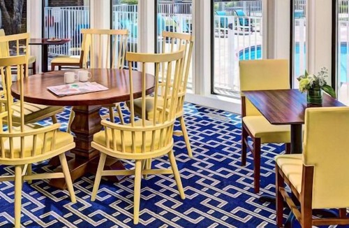 Eagan House | Best Place to Stay in Minnesota, Comfortable Unit, Onsite Pool, Pets Allowed