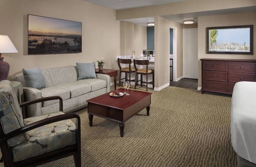 Central Mission Beach Hostel | Best Value, Quality Stay! 2 Relaxing Units, Free Parking, Near Mission Beach