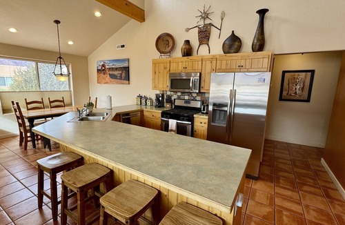 Moab South Valley House | Best Views in Moab | Pool & Hot Tub I Garage & Trailer Parking I Pet Friendly
