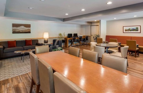 South Burlington Hotel | Best Western Plus Windjammer Inn & Conference Center