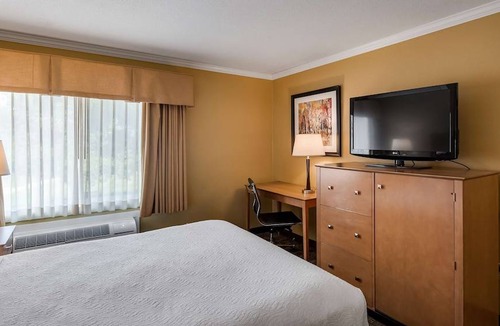 South Burlington Hotel | Best Western Plus Windjammer Inn & Conference Center