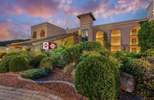 Uptown Sedona Hotel | Best Western Plus Arroyo Roble Hotel & Creekside Villas