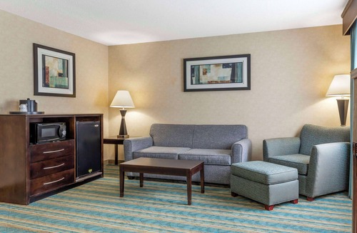 Pittsfield Hotel | Best Western Plus Berkshire Hills Inn & Suites