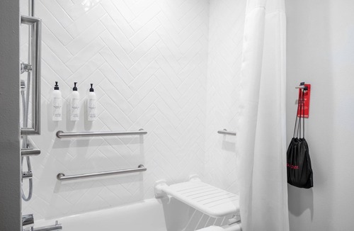 Clearwater Hotel | Better Choice for your Vacation! 3 Comfortable Units, Free Breakfast, Pool