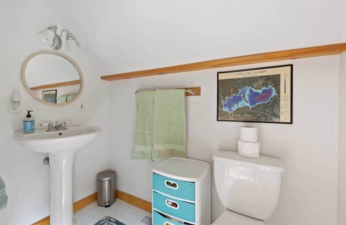 Elkins Apartment | “Big Red” @ New London/Sunapee - Overflow Unit