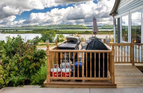 Minneiska Villa | Big River Escape Grandview Manse