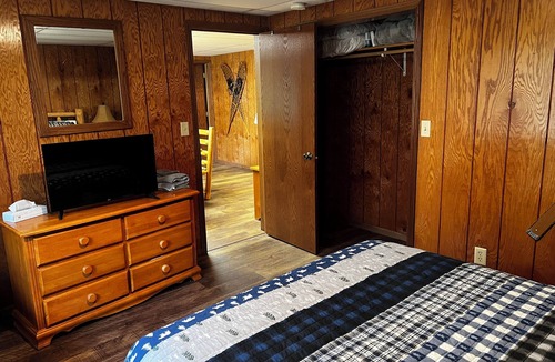 Hayward Resort | Birch Point Resort Black Cherry Suite #9