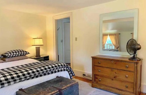 Northampton Apartment | Birch Suite- 2nd Floor Apartment with Kitchenette in front of Smith College