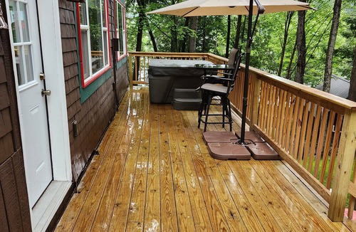 Saranac Lake Apartment | Birch Suite at Colden Lodge A Cozy Private 1Br Suite With Hot Tub on Lake Flower