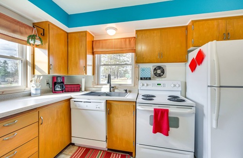 Mikana Cottage | Birchwood Cottage with Red Cedar Lake Access!