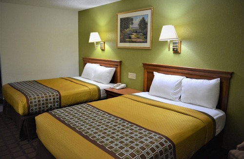 Bloomer Hotel | Bloomer Inn & Suites