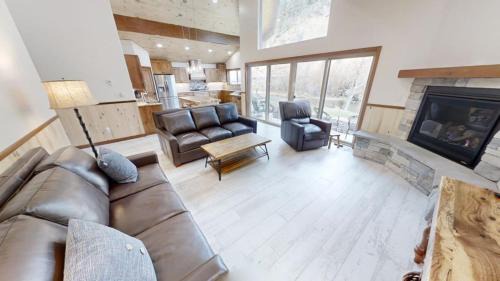 Red River House | Blue Heaven - On the River - Fireplace - WiFi - Washer - Dryer