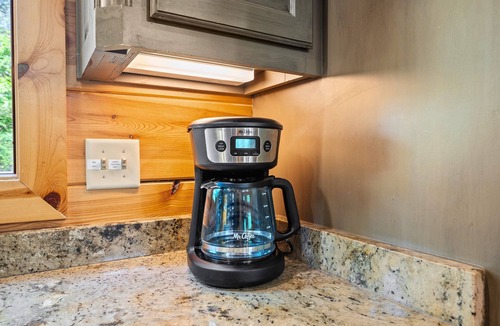 Hochatown Cabin | Blue Moon Cabin | Pet-Friendly Four-King Retreat