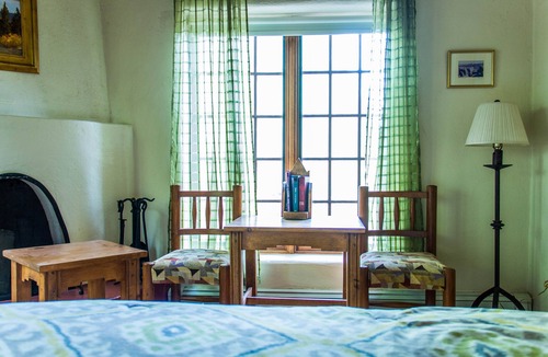 Taos Bed & Breakfast | Blue Sky Bed & Breakfast at the historic San Geronimo Lodge is 18 bdr property