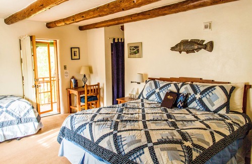Taos Bed & Breakfast | Blue Sky Bed & Breakfast at the historic San Geronimo Lodge is 18 bdr property