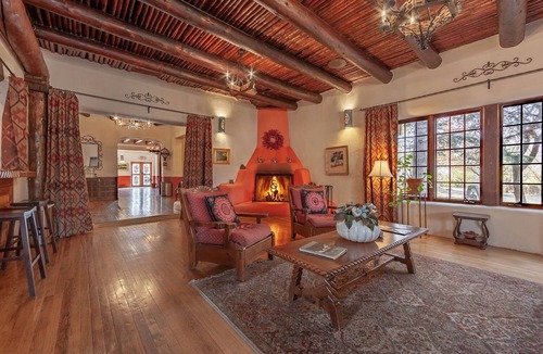 Taos Bed & Breakfast | Blue Sky Bed & Breakfast at the historic San Geronimo Lodge is 18 bdr property