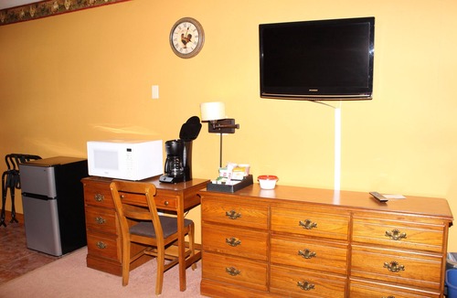 Massena Hotel | Blue Spruce Motel