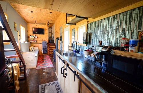 Hinckley House | Blue Tiny Home.Hottub. Fireplace.NearStCroixStatePk