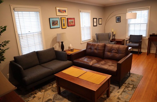 Kutzky Park House | Bluebird/Charming 3-bedroom, 1.5 bathroom house, 5 blocks to Mayo Clinic